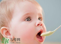寶寶幾個月可以吃水果泥？寶寶多大可以吃果泥？