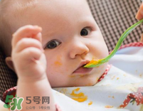 寶寶幾個月可以吃水果泥？寶寶多大可以吃果泥？