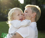 家長(zhǎng)什么時(shí)候可以帶寶寶進(jìn)行戶外活動(dòng)？寶寶最佳的戶外運(yùn)動(dòng)時(shí)間是什么？