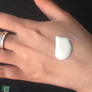 隔離霜和妝前乳都要用嗎？隔離霜和妝前乳哪個好