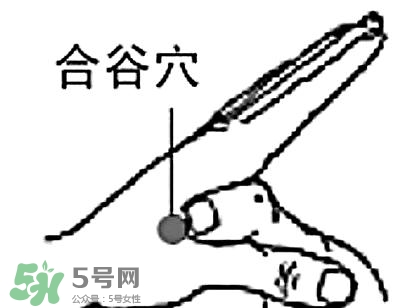 媽媽病毒性感冒需要停止喂奶嗎？媽媽感冒了喂奶需要注意什么？