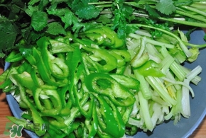 芹菜和青椒能一起炒嗎？青椒炒芹菜的做法