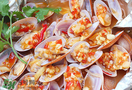 花甲能和白酒一起吃嗎？花甲和白酒在一起會食物中毒嗎？
