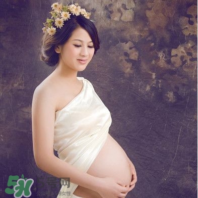 孕婦摸肚子會(huì)繞頸嗎？孕婦摸肚子胎兒能感受到嗎？