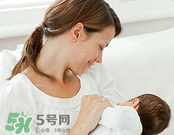 哺乳期奶水有血是什么原因？哺乳期奶水有血能喂奶嗎？
