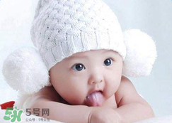 如何判斷新生兒已經(jīng)吃飽？新生兒吃飽了有什么表現(xiàn)？
