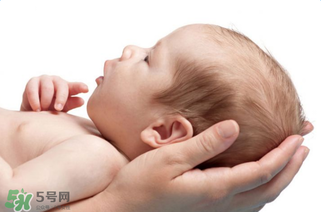 孩子發(fā)燒到39度該怎么辦？ 孩子39度能用物理降溫嗎？