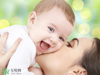 哺乳期媽媽用護(hù)膚品對寶寶有影響嗎？哺乳期能不能用護(hù)膚品？