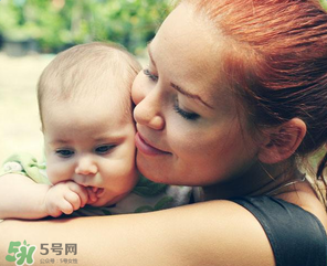 哺乳期媽媽用護(hù)膚品對寶寶有影響嗎？哺乳期能不能用護(hù)膚品？