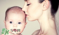 寶寶一般在什么時(shí)候會(huì)叫爸爸媽媽？寶寶說話和智力有關(guān)系嗎