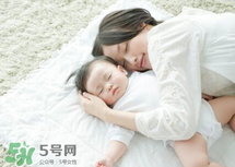 寶寶一般在什么時(shí)候會(huì)叫爸爸媽媽？寶寶說話和智力有關(guān)系嗎