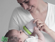Comotomo可么多么硅膠奶瓶顏色有幾種？Comotomo可么多么有幾個(gè)顏色?