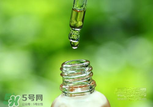 眼霜和精華哪個先用？眼霜和精華使用順序