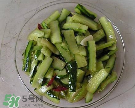 刀拍涼拌黃瓜怎么做？最簡(jiǎn)單的涼拌黃瓜