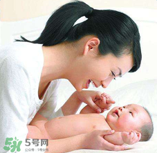 哺乳期可以染頭發(fā)嗎？哺乳期染發(fā)對(duì)孩子有危害嗎？