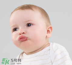 寶寶頭皮上的污垢可以摳掉嗎？寶寶頭上的頭垢該怎么處理？
