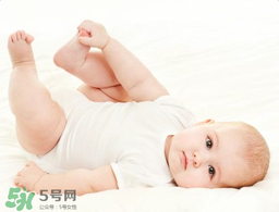 寶寶頭皮上的污垢可以摳掉嗎？寶寶頭上的頭垢該怎么處理？