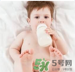奶酪酸奶能給寶寶補(bǔ)鈣嗎？如何為寶寶選擇奶制品補(bǔ)鈣？