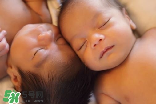 四維彩超能看出男女嗎？四維彩超能看清手指嗎？
