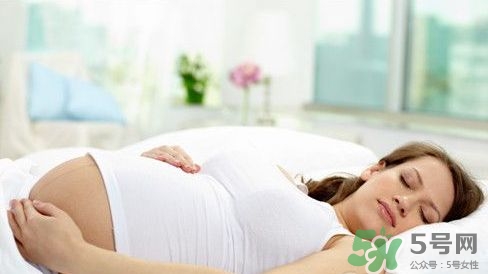 孕期什么睡姿對寶寶好？孕期怎么睡對胎兒好？