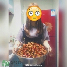 別人家的室友！成都女孩為室友帶了一盆冷吃兔