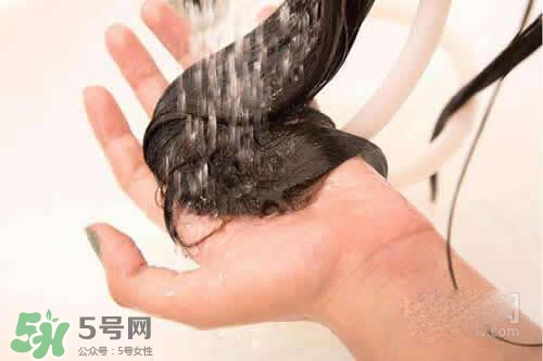 用染發(fā)膏前要不要洗頭？用染發(fā)膏要提前幾天洗頭？