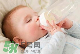 寶寶溢奶怎么辦？寶寶溢奶怎么做？