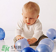 一歲寶寶玩什么游戲好？一歲寶寶適合玩什么游戲？