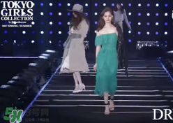 穿著高跟鞋翻跟頭走t臺模特同款綠色裙子是什么牌子？