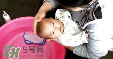 嬰兒洗頭怎么洗？嬰兒洗頭注意事項