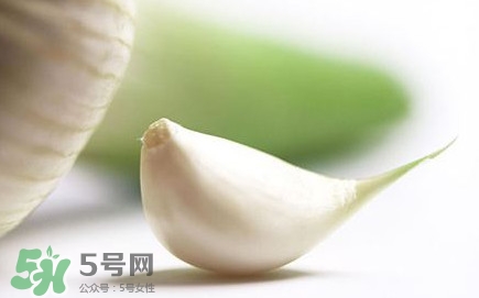 蒜頭發(fā)芽了還能吃嗎？蒜頭發(fā)芽了芽心能吃嗎