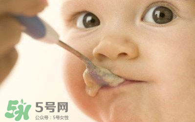 寶寶吃米粉拉綠便便怎么回事？寶寶吃米粉拉綠色要緊嗎？