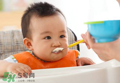 寶寶吃米粉拉綠便便怎么回事？寶寶吃米粉拉綠色要緊嗎？