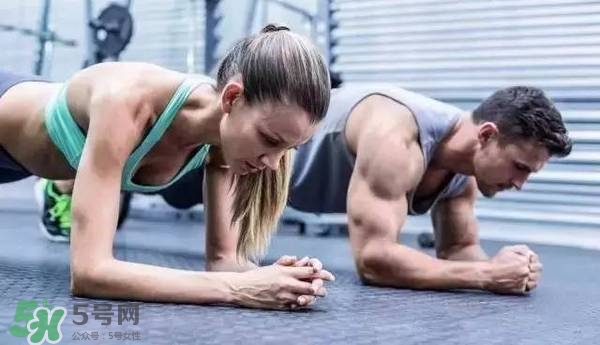 堅(jiān)持做一個(gè)月平板支撐會怎樣？女生做平板支撐一個(gè)月