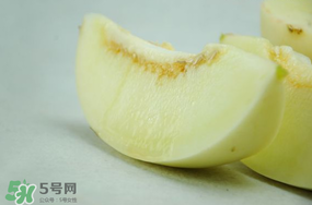 為什么吃甜瓜會(huì)嗓子疼？吃甜瓜嗓子疼怎么辦？