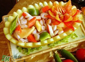 甜瓜和海鮮能一起吃嗎？吃海鮮能吃香瓜嗎？