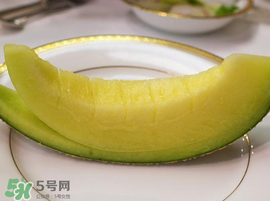 甜瓜和海鮮能一起吃嗎？吃海鮮能吃香瓜嗎？