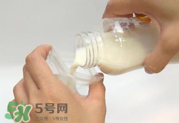 開水沖奶粉會(huì)破壞營養(yǎng)嗎？什么水溫沖奶粉好？