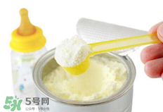 開水沖奶粉會(huì)破壞營養(yǎng)嗎？什么水溫沖奶粉好？