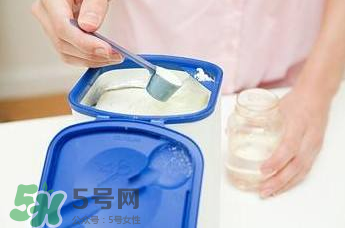 開水沖奶粉會(huì)破壞營養(yǎng)嗎？什么水溫沖奶粉好？