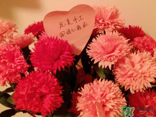 母親節(jié)可以送紙做的康乃馨嗎？康乃馨怎么折？