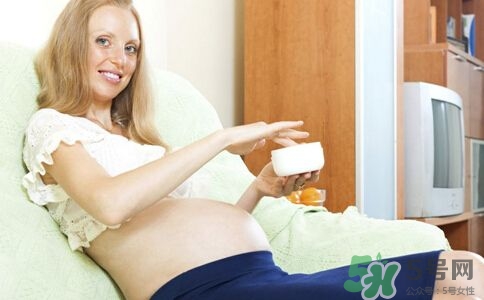 孕婦能抹護(hù)膚品嗎？孕婦能化妝嗎？
