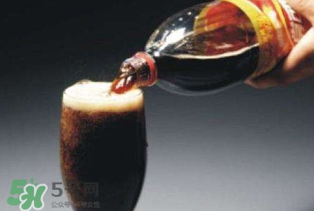 碳酸飲料喝多了會(huì)怎么樣？碳酸飲料的危害有哪些