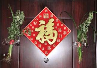 艾草掛門(mén)上是什么意思？艾草放門(mén)口什么作用？