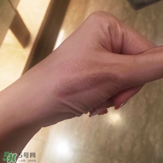 嬌蘭小黑裙007值得入嗎？嬌蘭小黑裙007唇膏口紅怎么樣？
