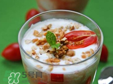 西紅柿能和酸奶一起吃嗎？酸奶可以和西紅柿一起吃嗎