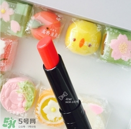 嬌蘭小黑裙003多少錢？嬌蘭小黑裙唇膏003專柜價格