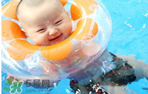 寶寶游泳耳朵進(jìn)水了怎么辦？寶寶游泳如何避免耳朵進(jìn)水？
