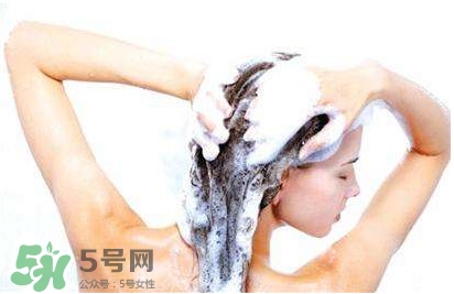老人誤喝洗發(fā)乳 洗發(fā)乳是洗發(fā)水還是護(hù)發(fā)素？