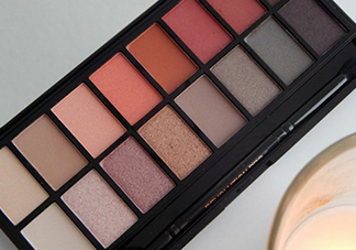 makeup revolution桃花盤怎么畫？makeup revolution桃花盤教程